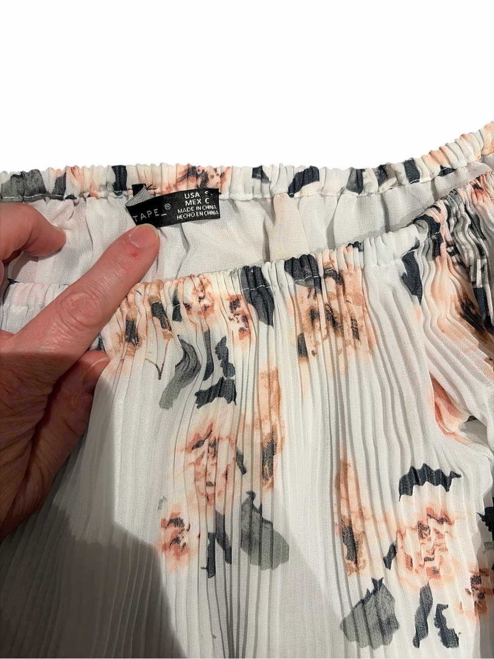 Black Tape Floral Off Shoulder Blouse Small Boho Lightweight Pleated Top - Picture 2 of 2